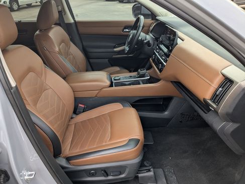 Used 2023 Nissan Pathfinder Platinum w/ Lighting Package (N93) image 30