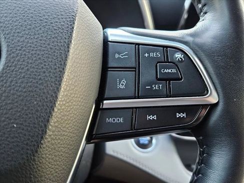 Used 2020 Toyota Highlander Limited FWD image 23