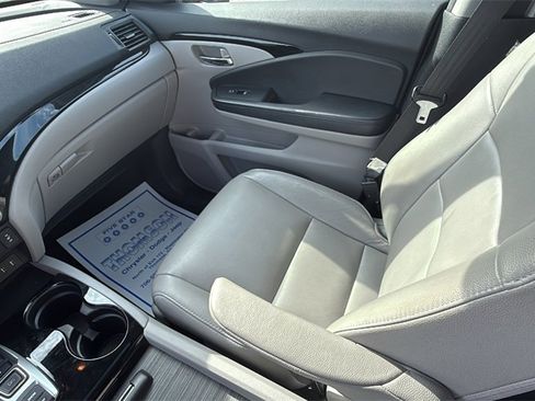 Used 2017 Honda Pilot Touring image 16