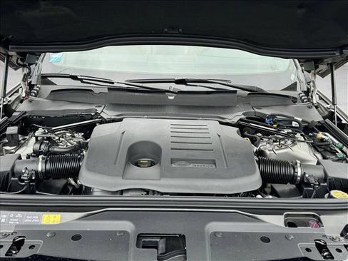 Certified 2024 Land Rover Discovery Dynamic SE image 17