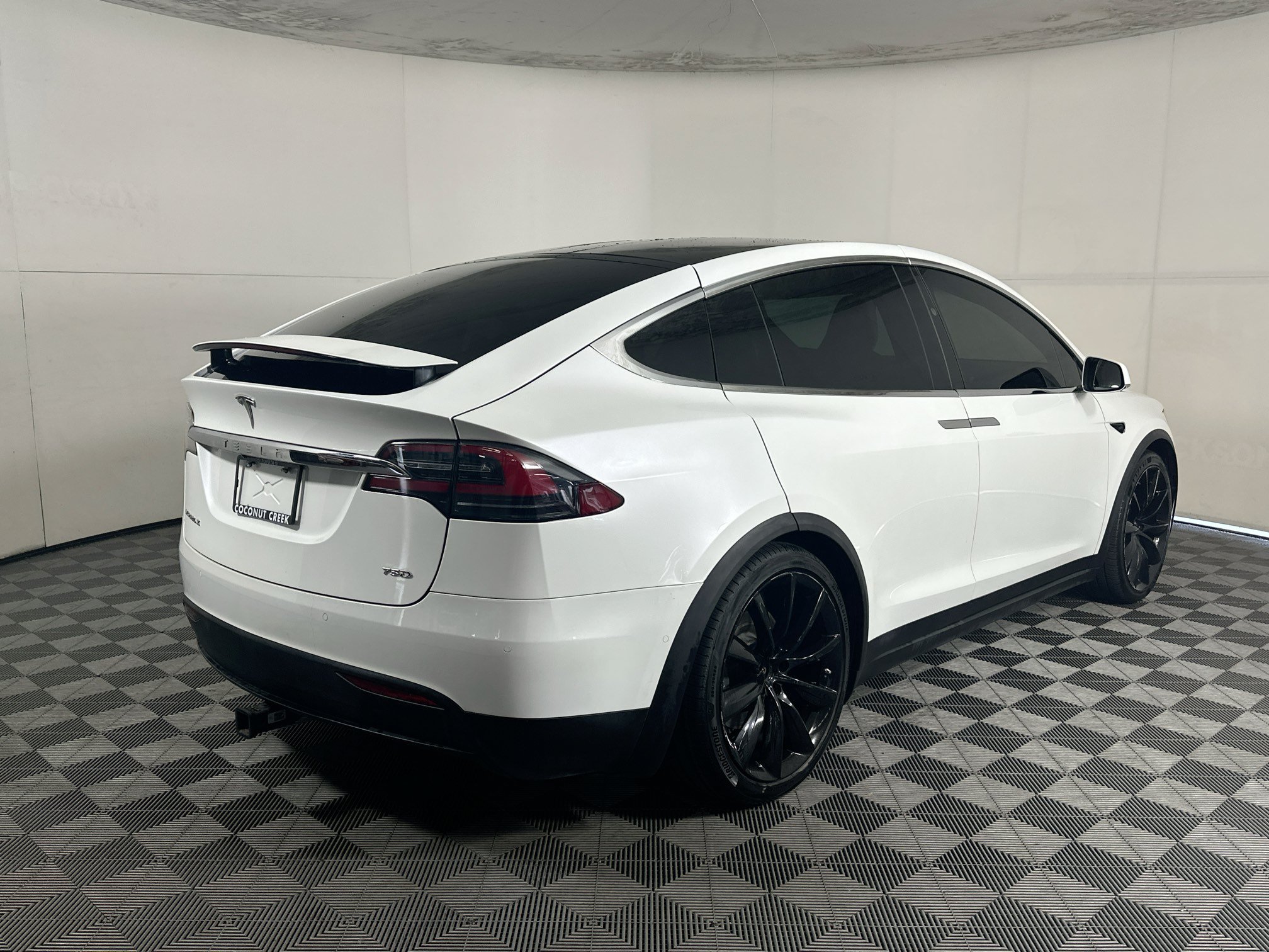 Used 2017 Tesla Model X 75D AWD/4WD image 3