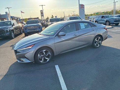Used 2023 Hyundai Elantra Limited image 17