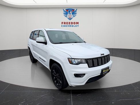 Used 2018 Jeep Grand Cherokee Altitude AWD/4WD image 7