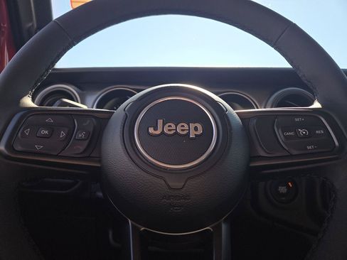 Used 2023 Jeep Gladiator Sport AWD/4WD image 19