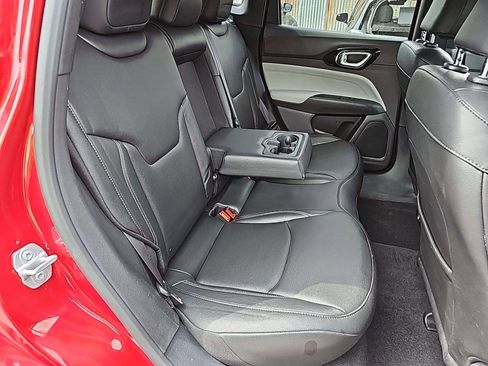 Used 2025 Jeep Compass Limited image 6