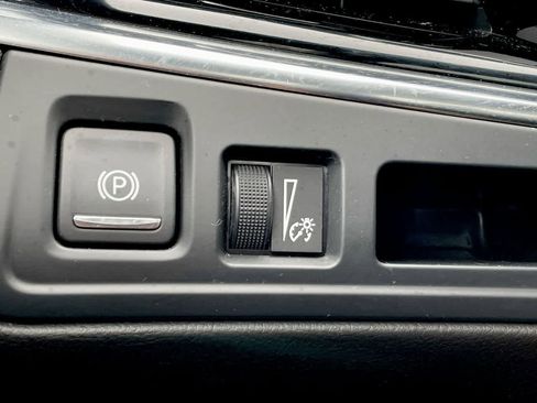 Certified 2023 Cadillac XT6 Premium Luxury image 32