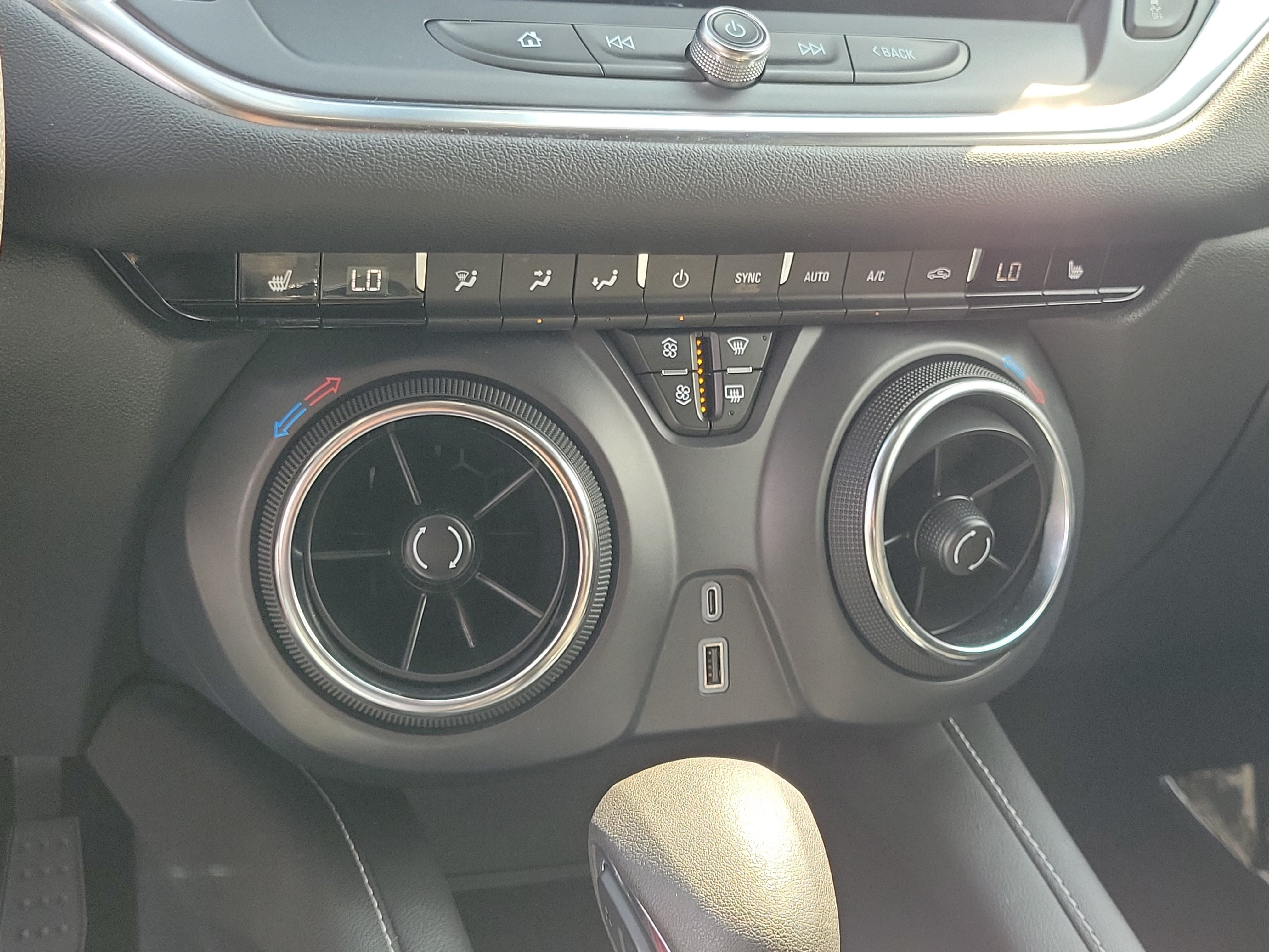Used 2025 Chevrolet Blazer LT FWD image 27