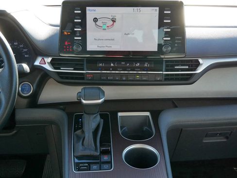 Used 2024 Toyota Sienna XLE image 16