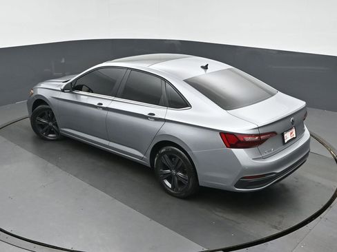 Used 2023 Volkswagen Jetta SE w/ Panoramic Sunroof Package FWD image 33
