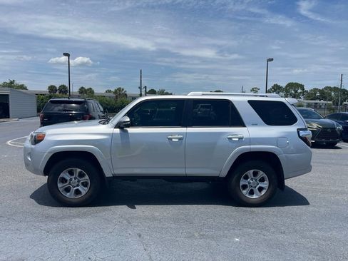 Used 2018 Toyota 4Runner SR5 Premium AWD/4WD image 2