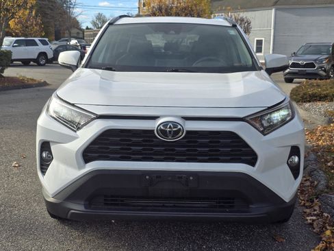 Used 2020 Toyota RAV4 XLE image 9