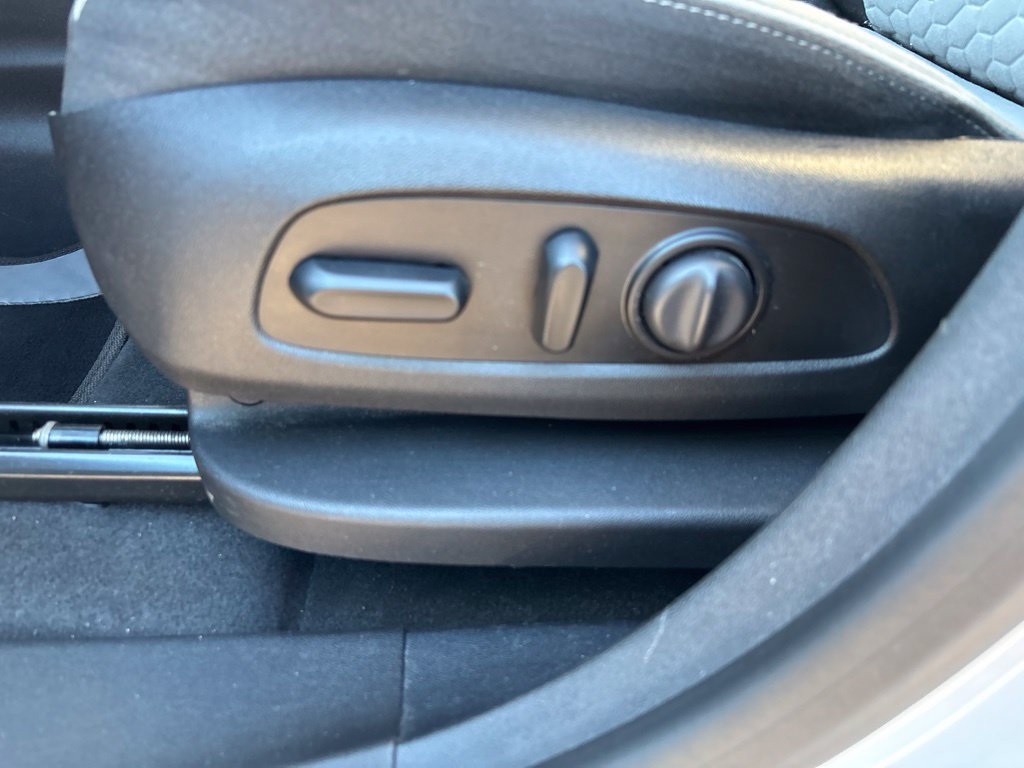 Used 2018 Chevrolet Equinox LT FWD image 13