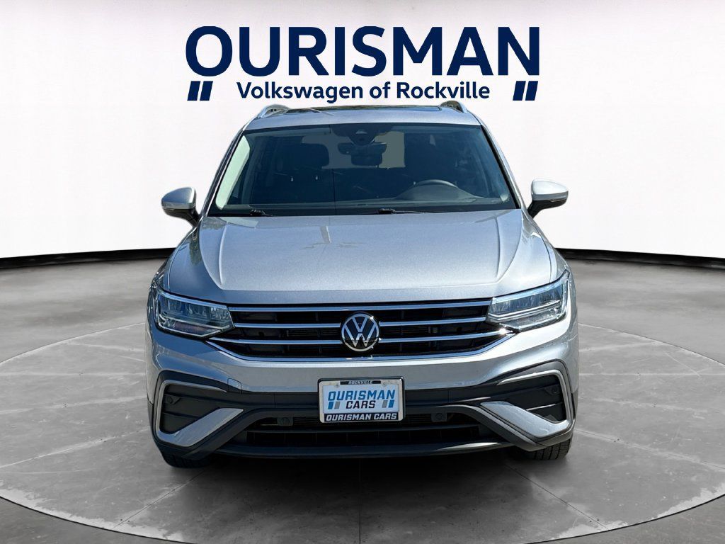 Used 2022 Volkswagen Tiguan SE w/ Panoramic Sunroof Package AWD/4WD image 5
