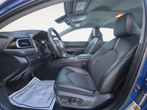 Used 2024 Toyota Camry SE image 9