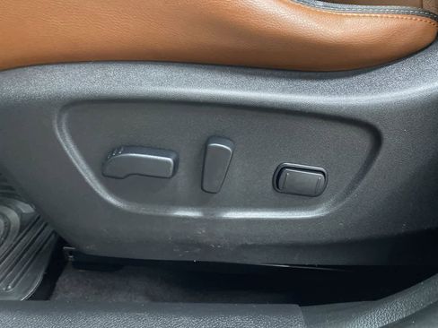 Used 2017 Nissan Rogue SL w/ SL Premium Package image 16