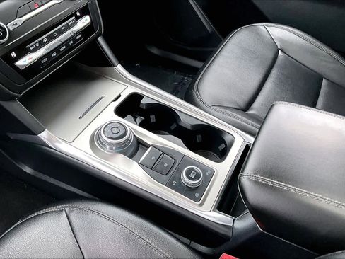 Used 2020 Ford Explorer XLT w/ Equipment Group 202A image 16