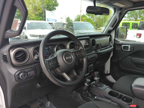 Used 2022 Jeep Gladiator Sport w/ Trailer Tow Package AWD/4WD image 12