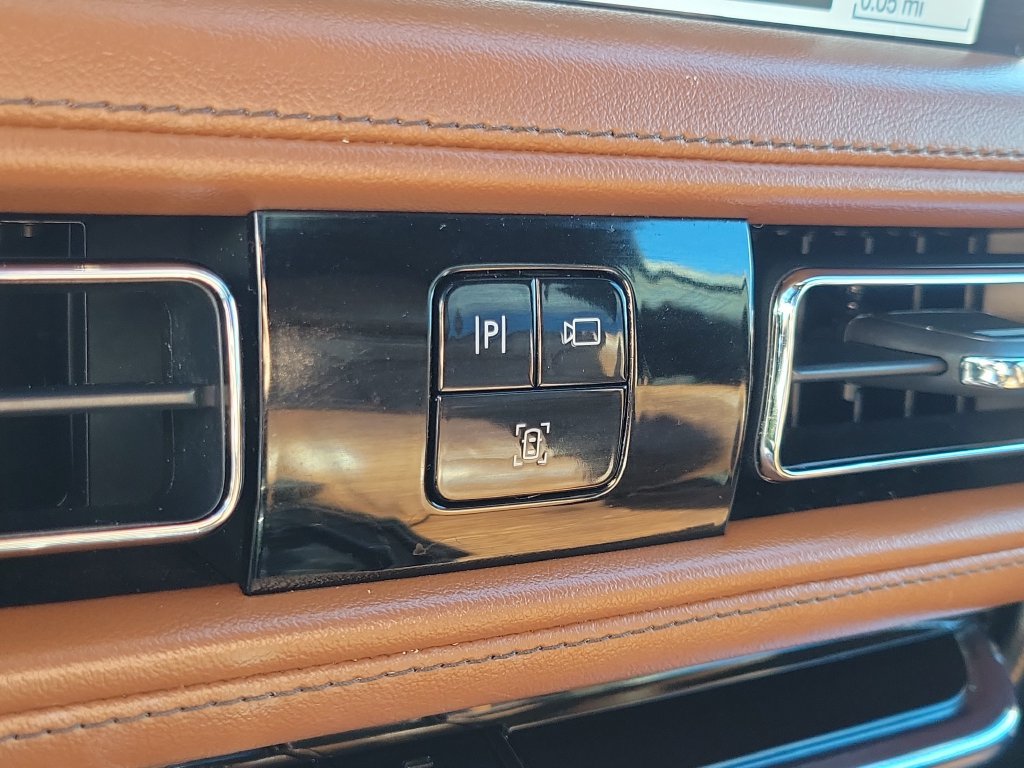 Used 2023 Lincoln Aviator Reserve w/ Equipment Group 201A AWD/4WD image 29