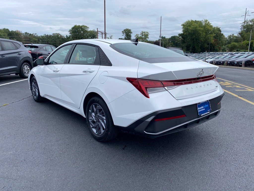 Certified 2026 Hyundai Elantra Hybrid FWD image 8