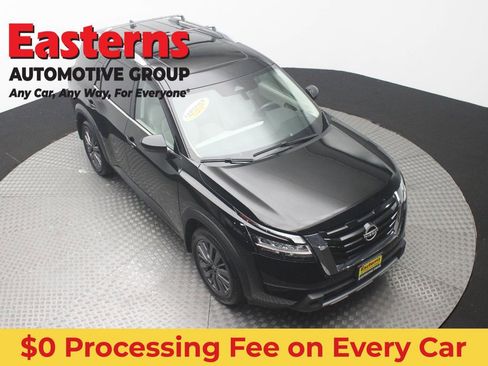 Used 2023 Nissan Pathfinder SL w/ SL Premium Package AWD/4WD image 3