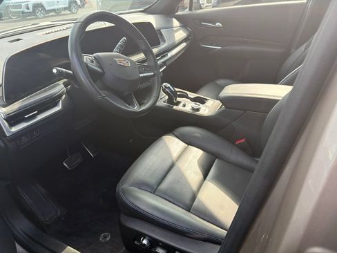 Used 2025 Cadillac XT4 Sport AWD/4WD image 11