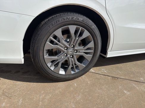 New 2026 Honda Odyssey Touring image 11