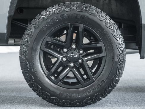 Used 2025 Chevrolet Silverado 1500 Custom Trail Boss w/ Dark Appearance Package AWD/4WD image 23