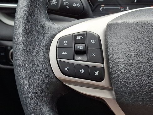 Used 2023 Ford Explorer XLT AWD/4WD image 23