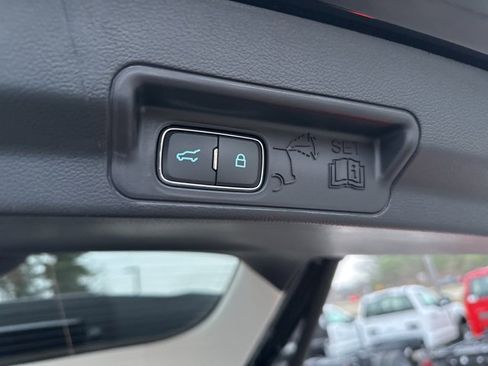 Used 2025 Ford Explorer Active image 10