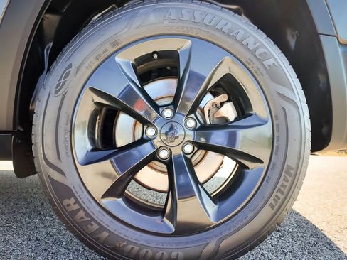 Used 2020 Jeep Cherokee Latitude Plus image 38