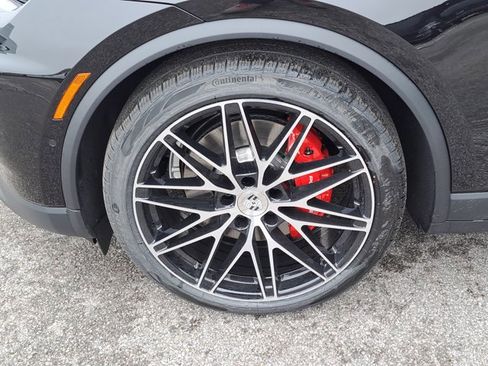 Used 2025 Porsche Macan 4S Electric image 11