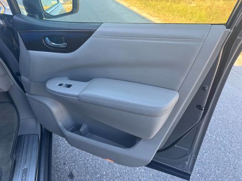 Used 2013 Nissan Quest SL w/ Protection Pkg image 22