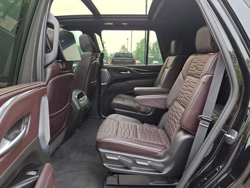Used 2023 Cadillac Escalade Sport Platinum w/ LPO, ONYX Package AWD/4WD image 10