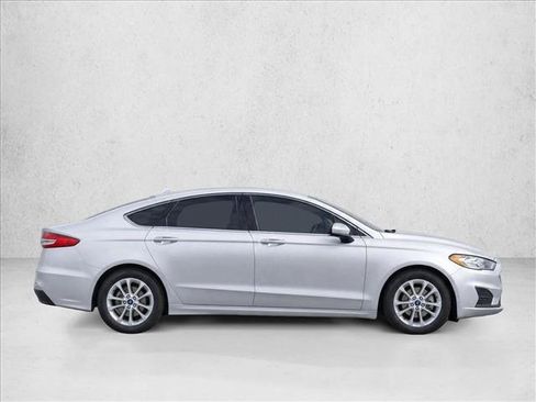 Used 2019 Ford Fusion SE FWD image 8
