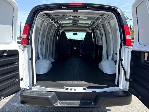 New 2026 GMC Savana 2500 w/ Driver Convenience Package RWD image 8