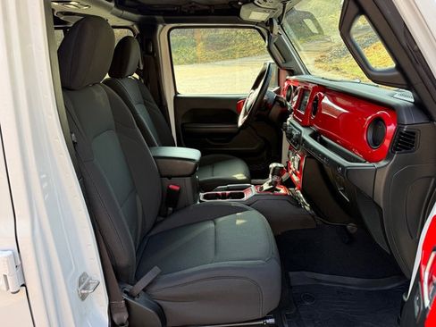 Used 2021 Jeep Wrangler Unlimited Sport image 17