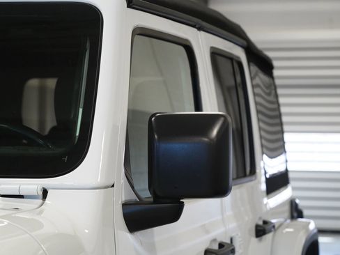 Used 2021 Jeep Wrangler Unlimited Rubicon image 9