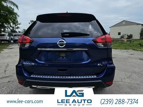 Used 2017 Nissan Rogue SL w/ SL Premium Package FWD image 2