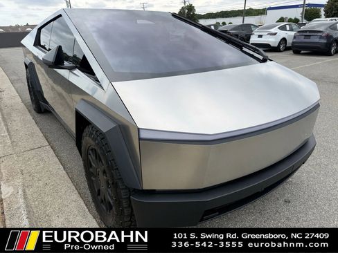 Used 2024 Tesla Cybertruck AWD Crew Cab image 8