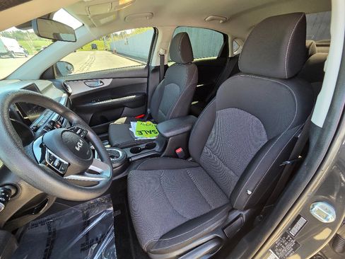 Used 2022 Kia Forte LXS FWD image 17