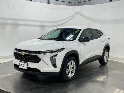 Used 2024 Chevrolet Trax LS FWD image 8