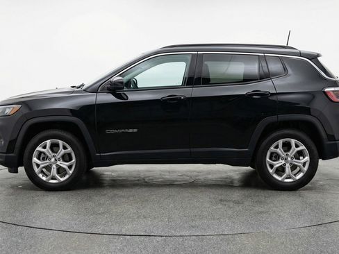 Used 2025 Jeep Compass Latitude AWD/4WD image 5