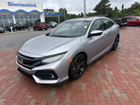 Used 2019 Honda Civic Sport Touring image 4