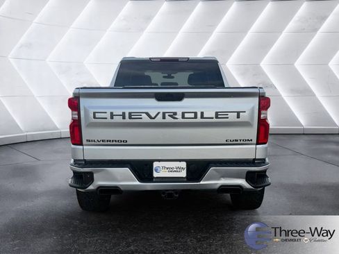 Used 2020 Chevrolet Silverado 1500 Custom w/ Custom Value Package image 4