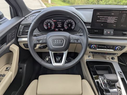 Certified 2025 Audi Q5 2.0T Premium w/ Convenience Plus Package image 17