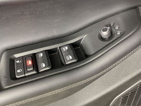 Used 2023 Jeep Grand Cherokee Laredo w/ Luxury Tech Group I AWD/4WD image 19