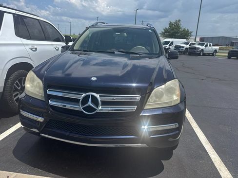 Used 2011 Mercedes-Benz GL 450 4MATIC image 3