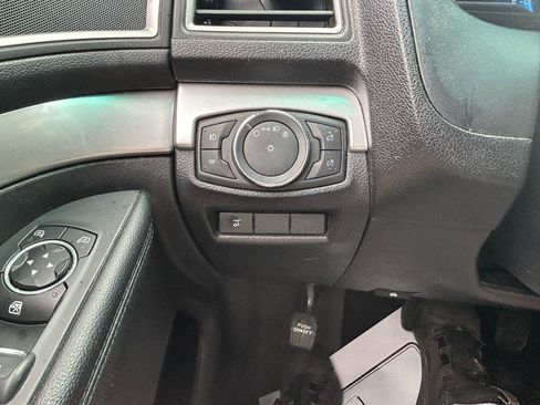 Used 2016 Ford Explorer XLT w/ Equipment Group 202A AWD/4WD image 30