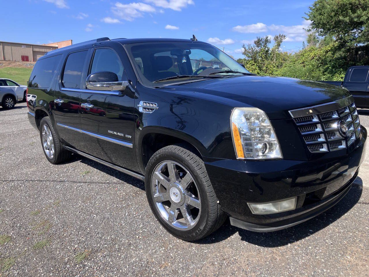 Used 2010 Cadillac Escalade ESV Premium RWD image 3