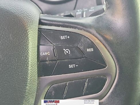 Used 2019 Jeep Cherokee Latitude w/ Cold Weather Group image 20